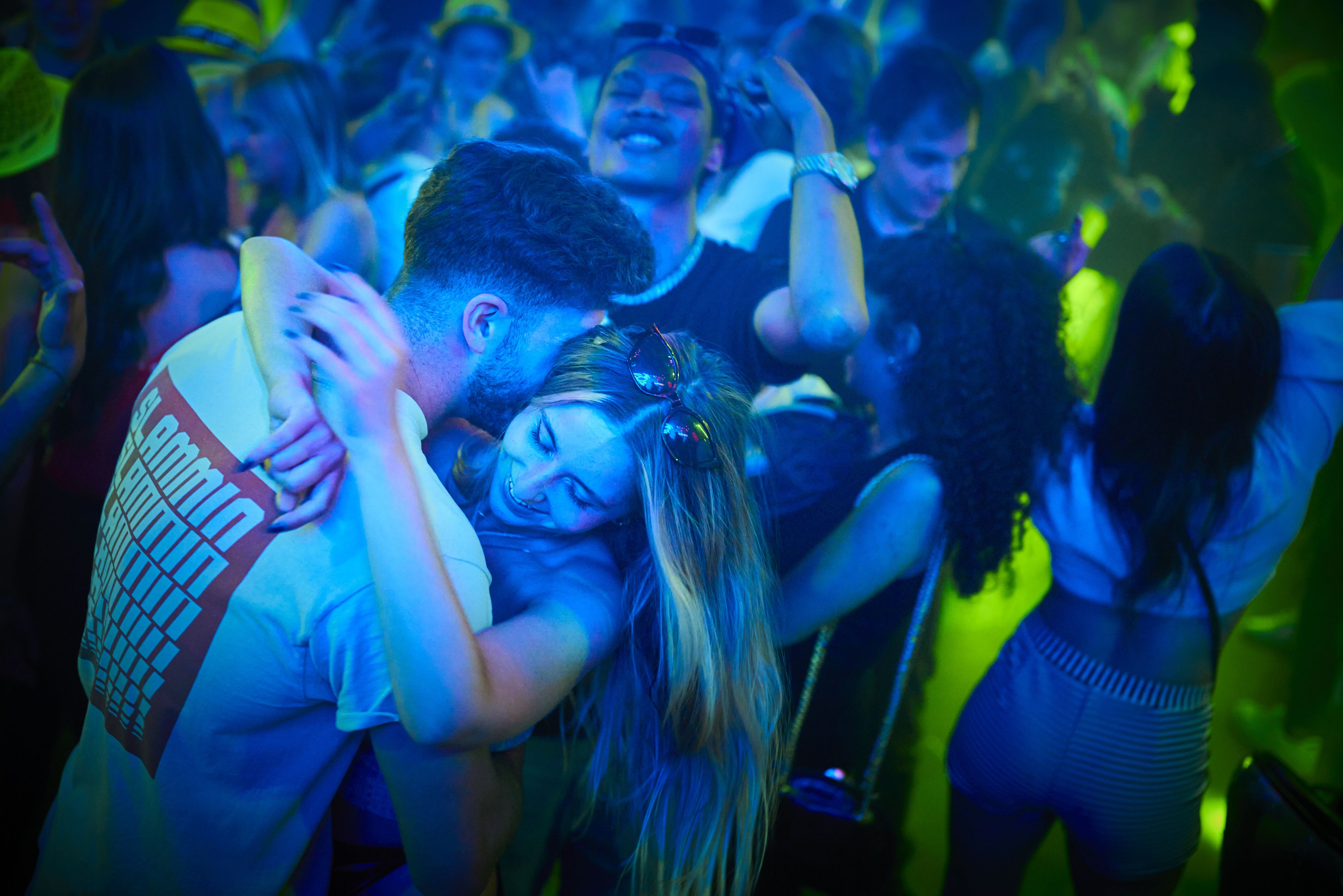 Download von www.picturedesk.com am 18.09.2021 (11:22).  Club goers party at the MAD (Moulin a Danse) night club on the first evening after COVID-19 measures were eased enabling the reopening of discotheques at full capacity and without mask upon presentation of COVID certificates in Lausanne, Switzerland, early Saturday, June 26, 2021. (KEYSTONE/Valentin Flauraud) - 20210626_PD0852 - Rechteinfo: Rights Managed (RM)