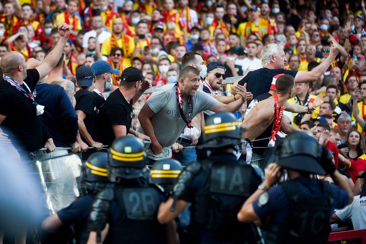 Heute.at - Schwere Fan-Ausschreitungen bei Frankreich-Derby