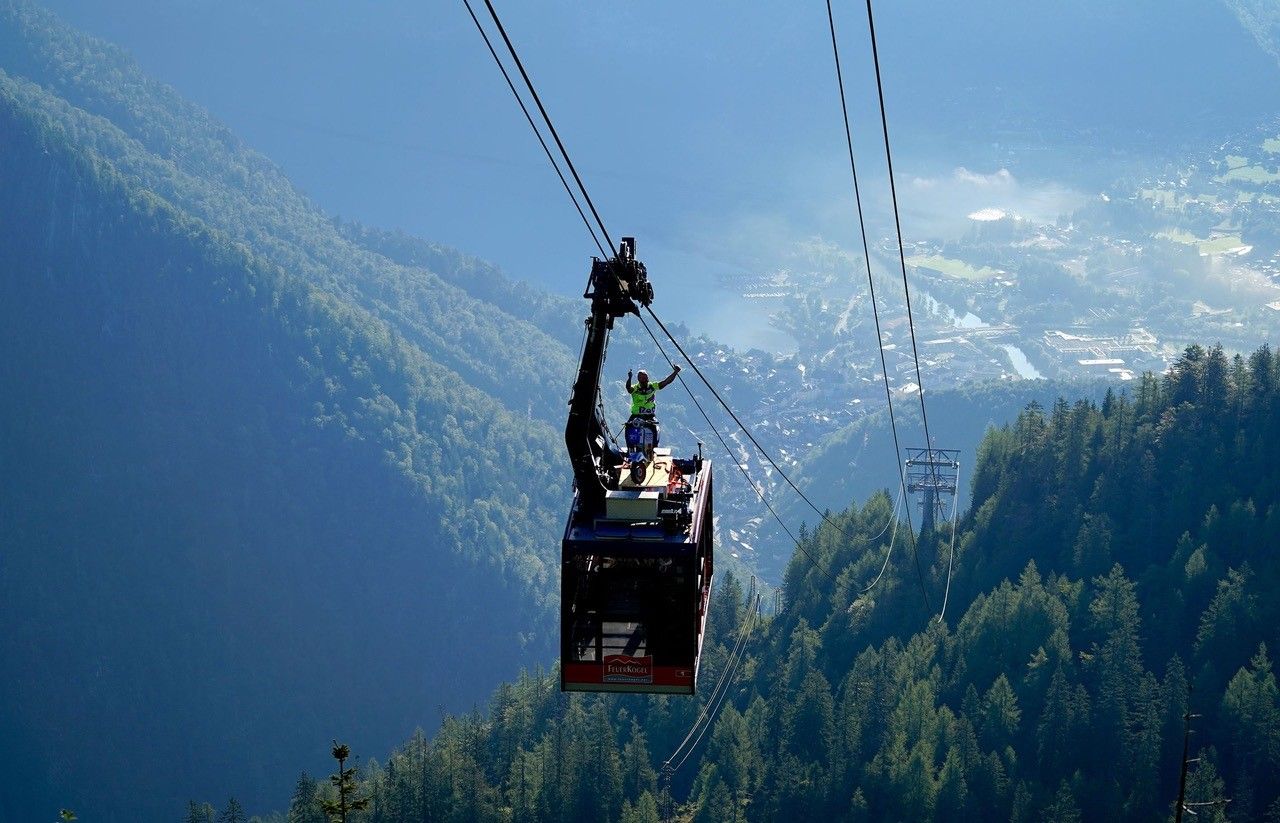 Günter Schachermayr fuhr auf dem Dach der Feuerkogel-Seilbahn den Berg hinab.