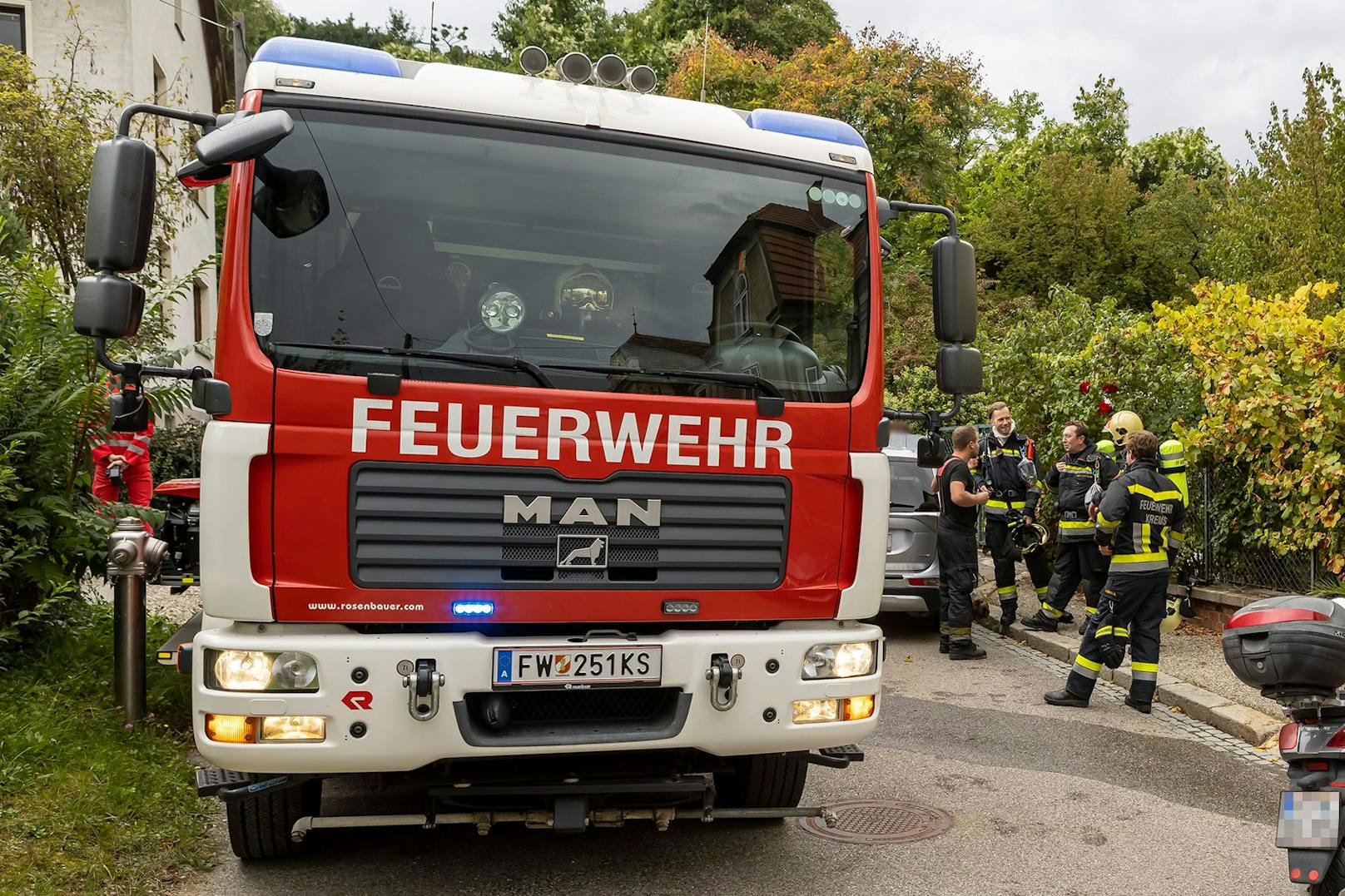 Brand in Krems: Feuerwehr und Rettung im Einsatz