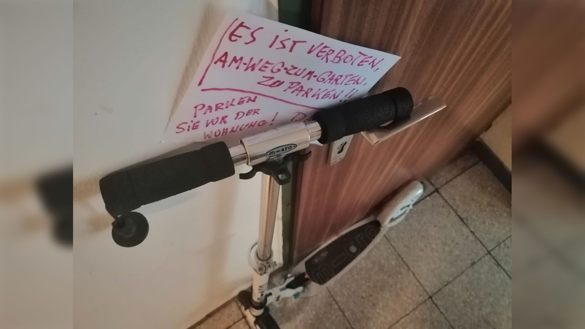 Dass so ein kleiner Roller für so viel Ärger sorgt, hätte sich der Besitzer nicht gedacht...