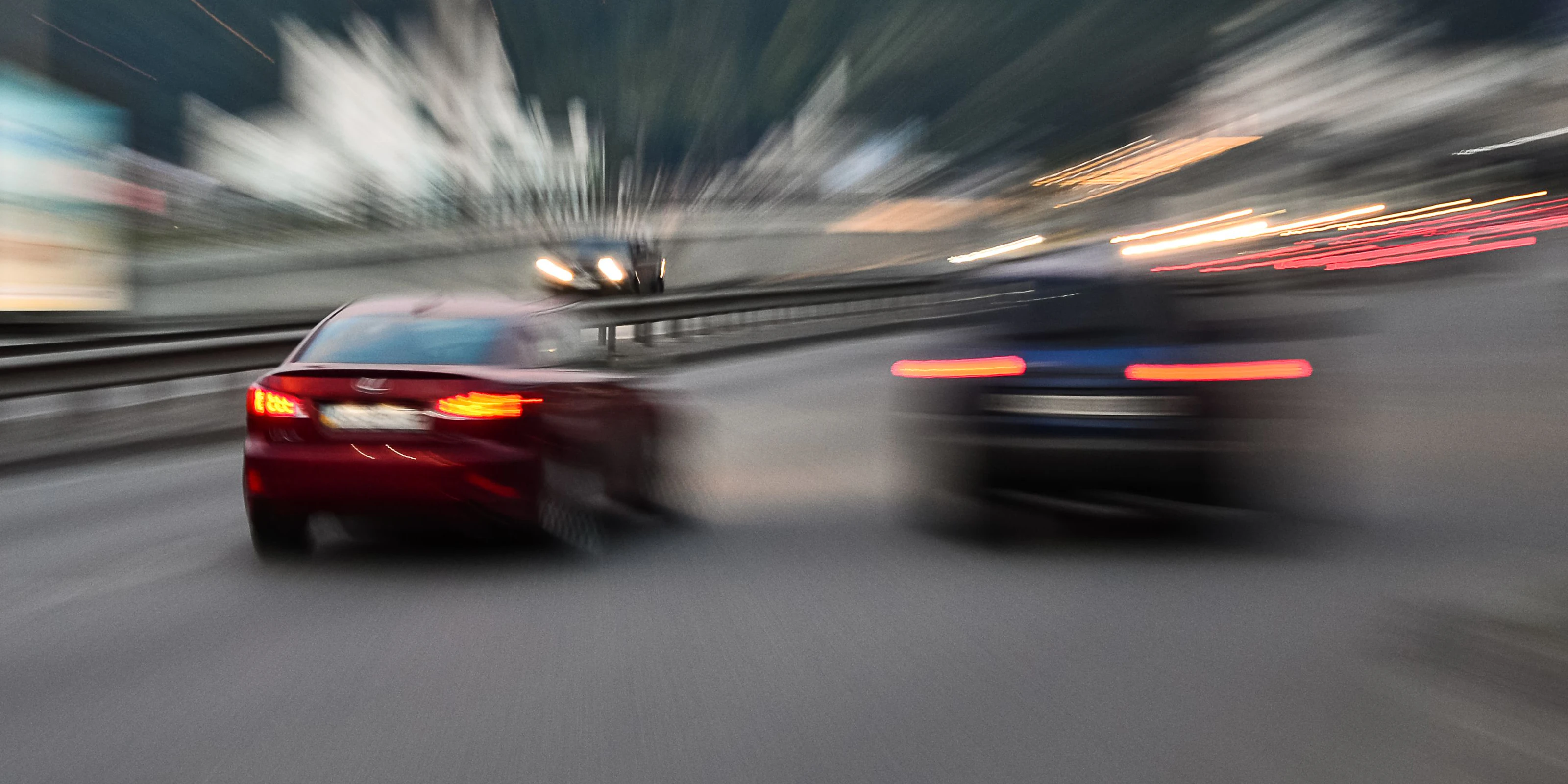 Auf der Kremstalstraße stoppten Beamten ein illegales Straßenrennen. (Symbolbild).