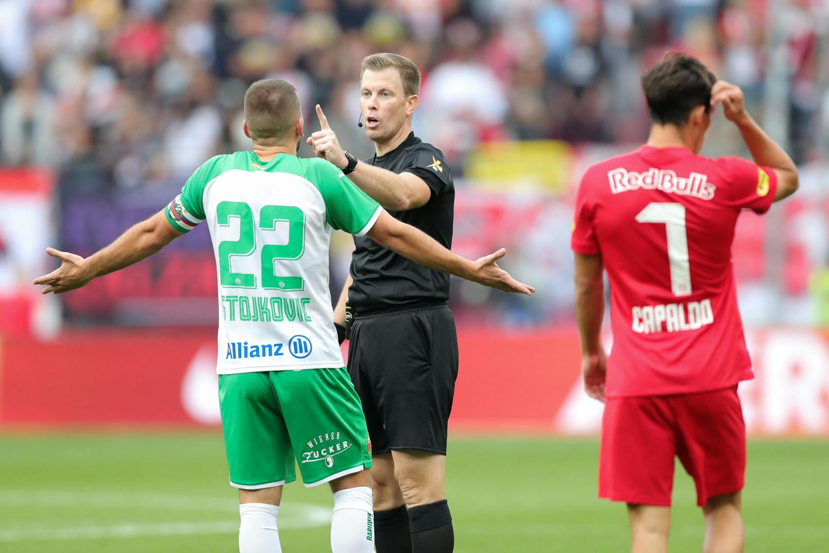 Rapid haderte in Salzburg mit dem Referee