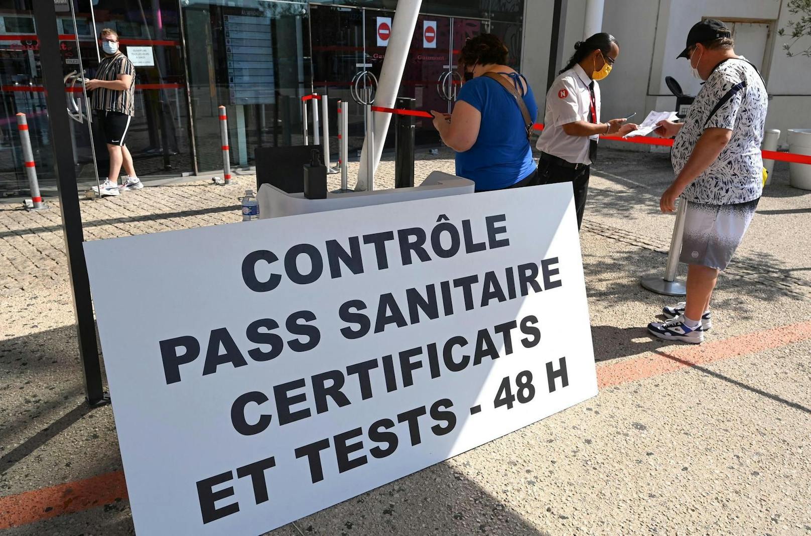 Auch in Frankreich herrscht an vielen öffentlichen Orten eine Zertifikatspflicht. (Archivfoto)