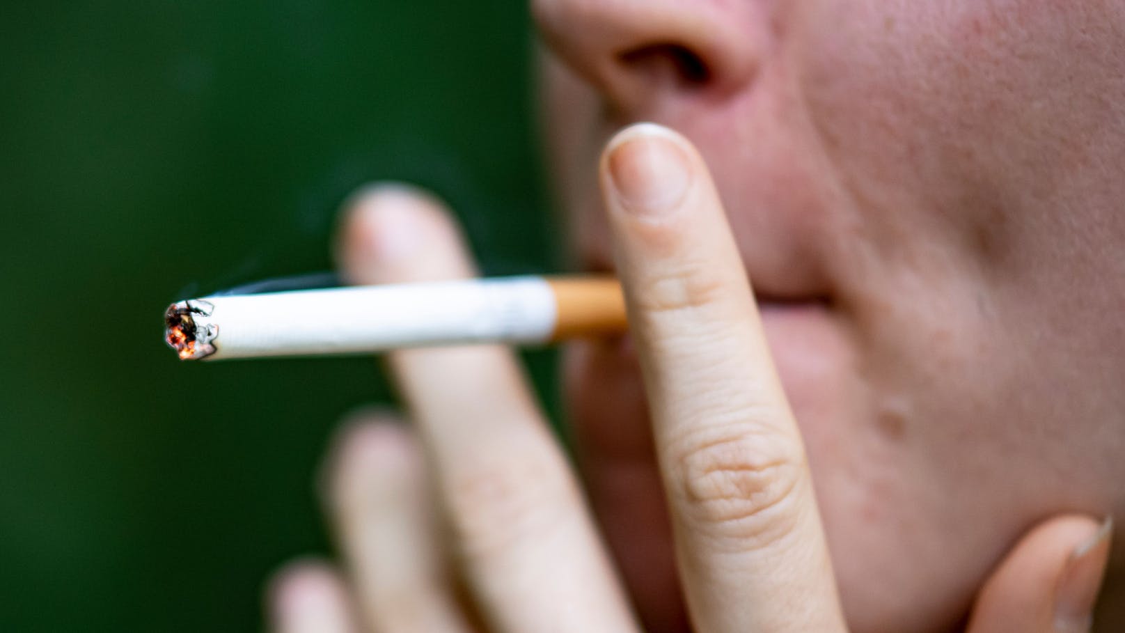 Wenn sich ein Raucher erst einmal infiziert hat, hat er ein viel größeres Risiko, schwer an Covid-19 zu erkranken, sagen Ärzte.