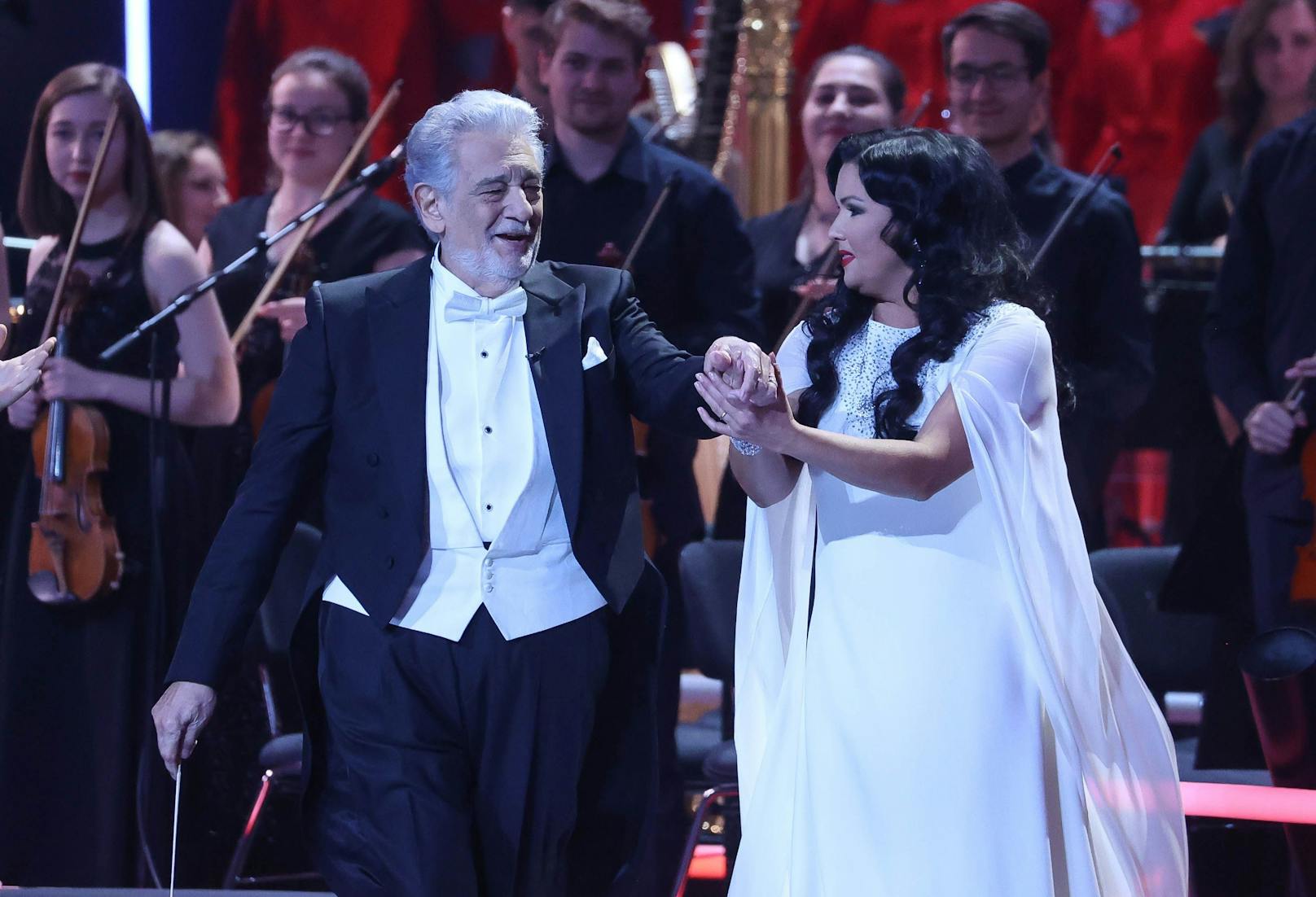 Opernstar <strong>Placido Domingo</strong> trat dieses Mal "nur" als Dirigent in Aktion. Einen Geburtstagstanz mit Anna ließ er jedoch nicht aus.