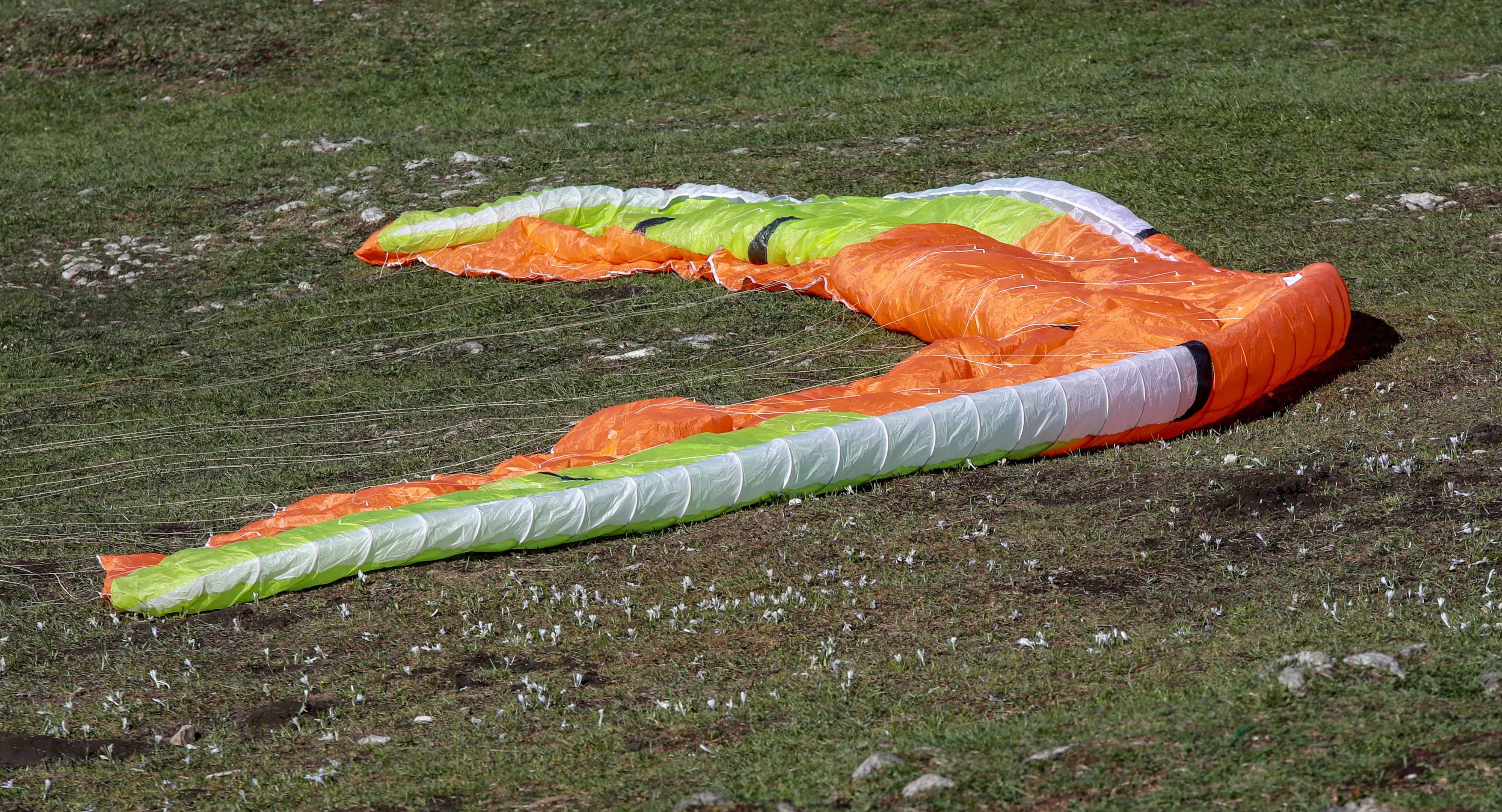 Download von www.picturedesk.com am 19.09.2021 (10:06).  01.05.2019, Gaisberg, AUT, Fototermin, Parageleiter, im Bild Paragleiter, THEMENBILD - Paragleiter kreisen in der Luft am Gaisberg, aufgenommen am 01.05.2019 in Salzburg, Österreich, Pressefoto Scharinger © 2019, PhotoCredit D. Scharinger - 20190502_PD0101 - Rechteinfo: Rights Managed (RM) Nur fÃ¼r redaktionelle Nutzung!