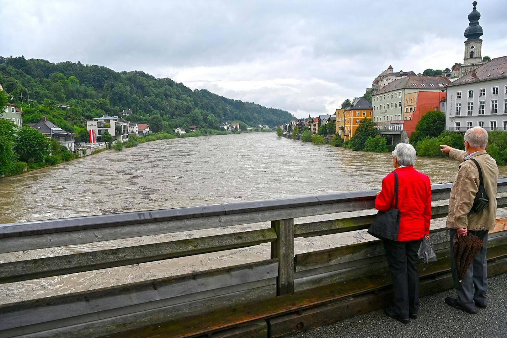 Zahlreiche Starkregenereignisse haben im Sommer - wie hier im Bild im Raum Hochburg-Ach in Oberösterreich - zu Hochwasser, Überschwemmungen und Vermurungen geführt.