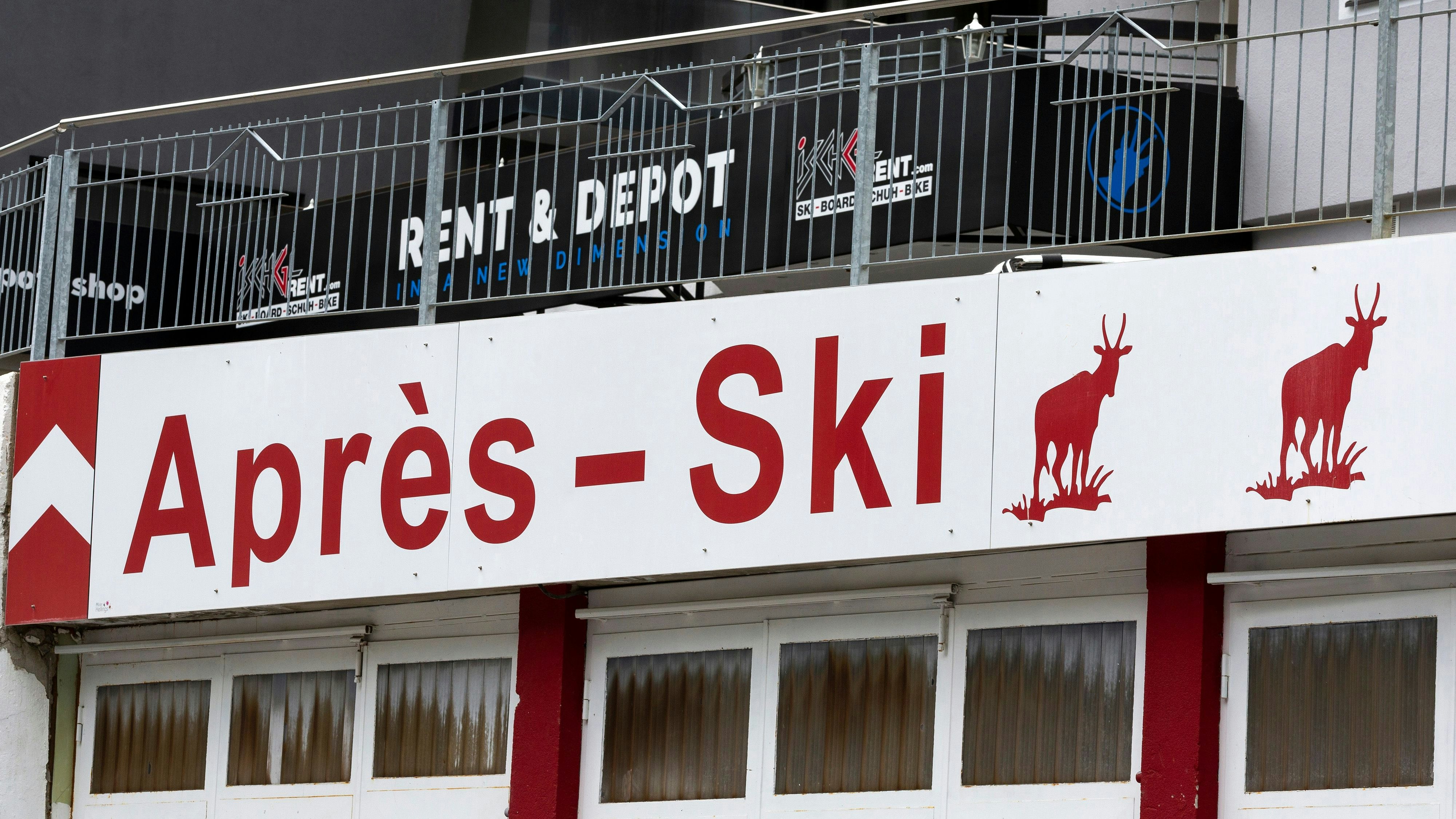 Download von www.picturedesk.com am 20.09.2021 (21:45).  Apres Ski im Kitzloch in Ischgl, Tirol, Österreich - 20200705_PD10068 - Rechteinfo: Rights Managed (RM)