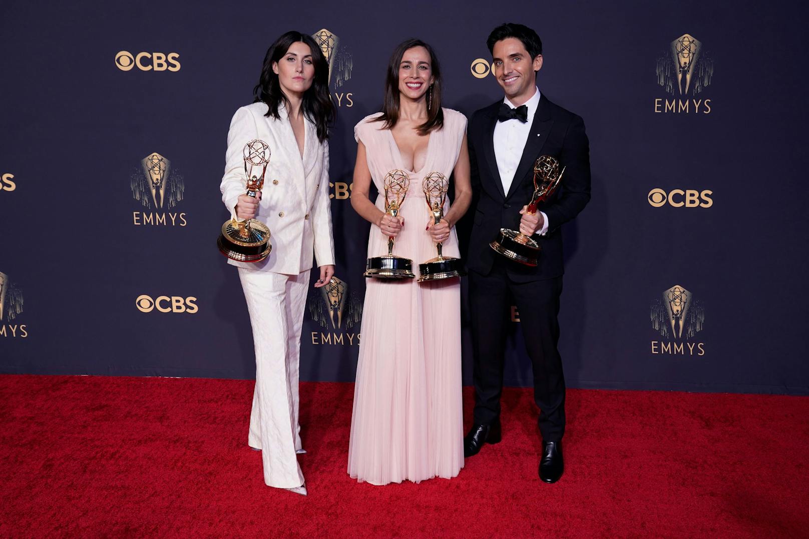 Jen Statsky, Lucia Aniello and Paul W. Downs gewannen für das beste Drehbuch einer Comedy-Serie in "Hacks". Lucia Aniello sogar auch noch für die beste Regie einer Comedy-Serie ("Hacks").&nbsp;&nbsp;