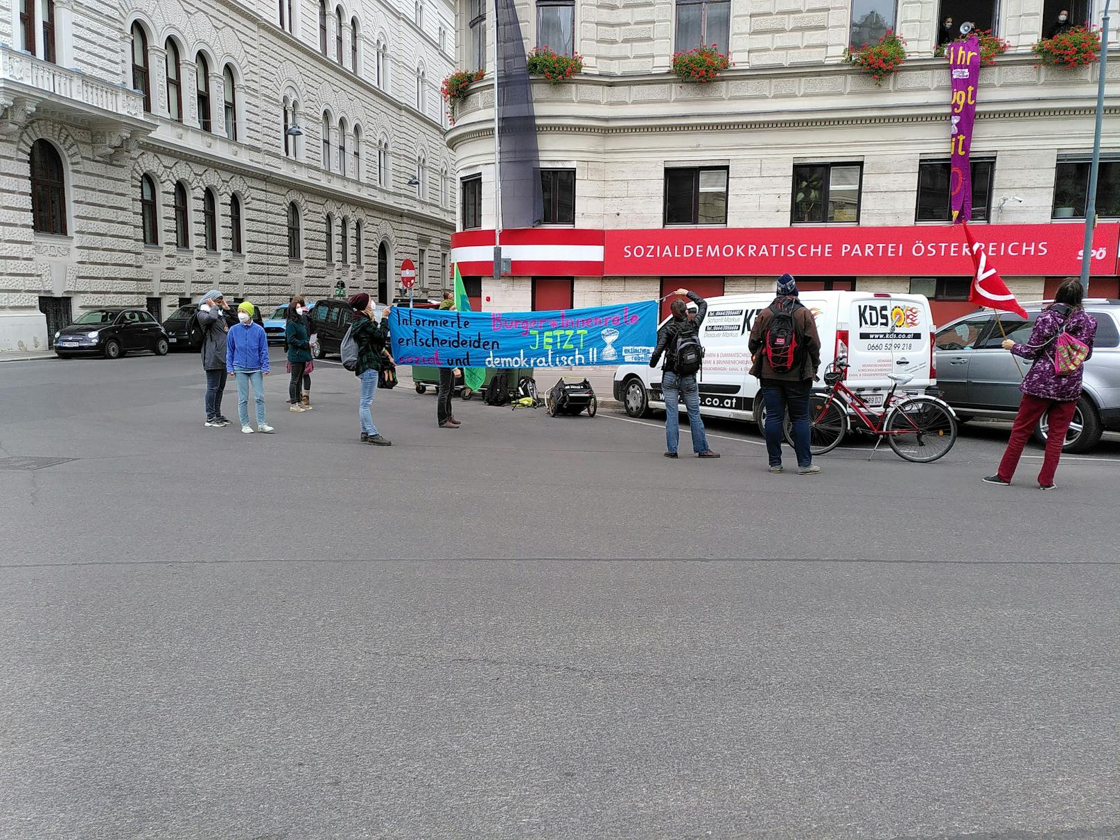 Mit Plakaten und Reden protestierten sie gegen die "Betonpolitik" der Wiener SPÖ.
