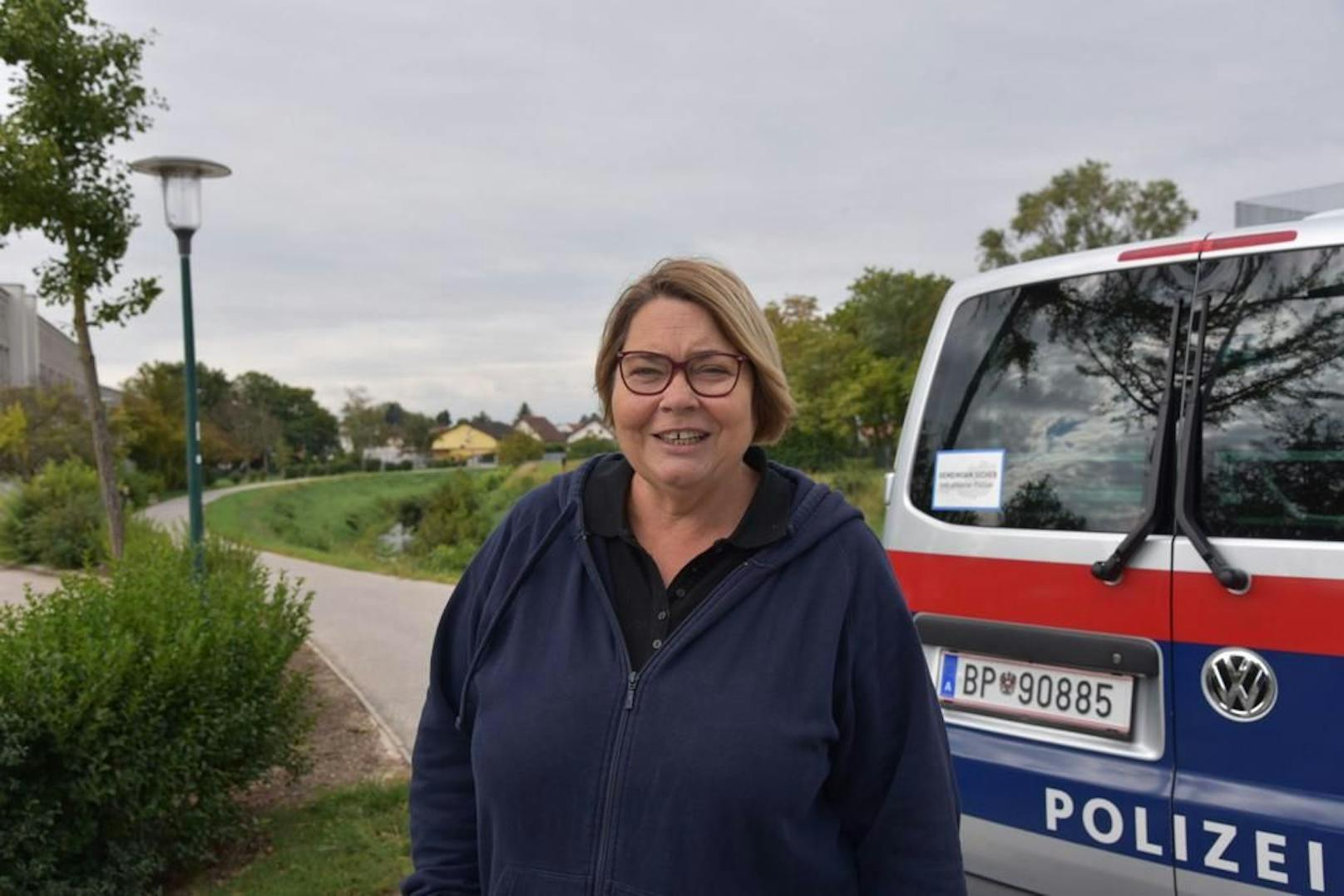 Bürgermeisterin Karin Baier vor Ort.