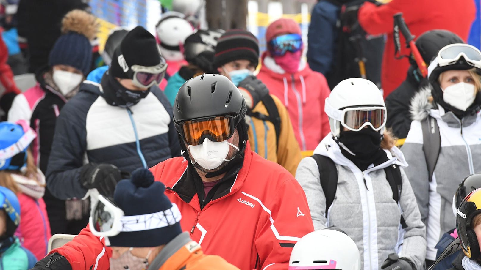 Für Après Ski gelten heuer strenge Regeln, in den Seilbahnen ist die Maske Pflicht.