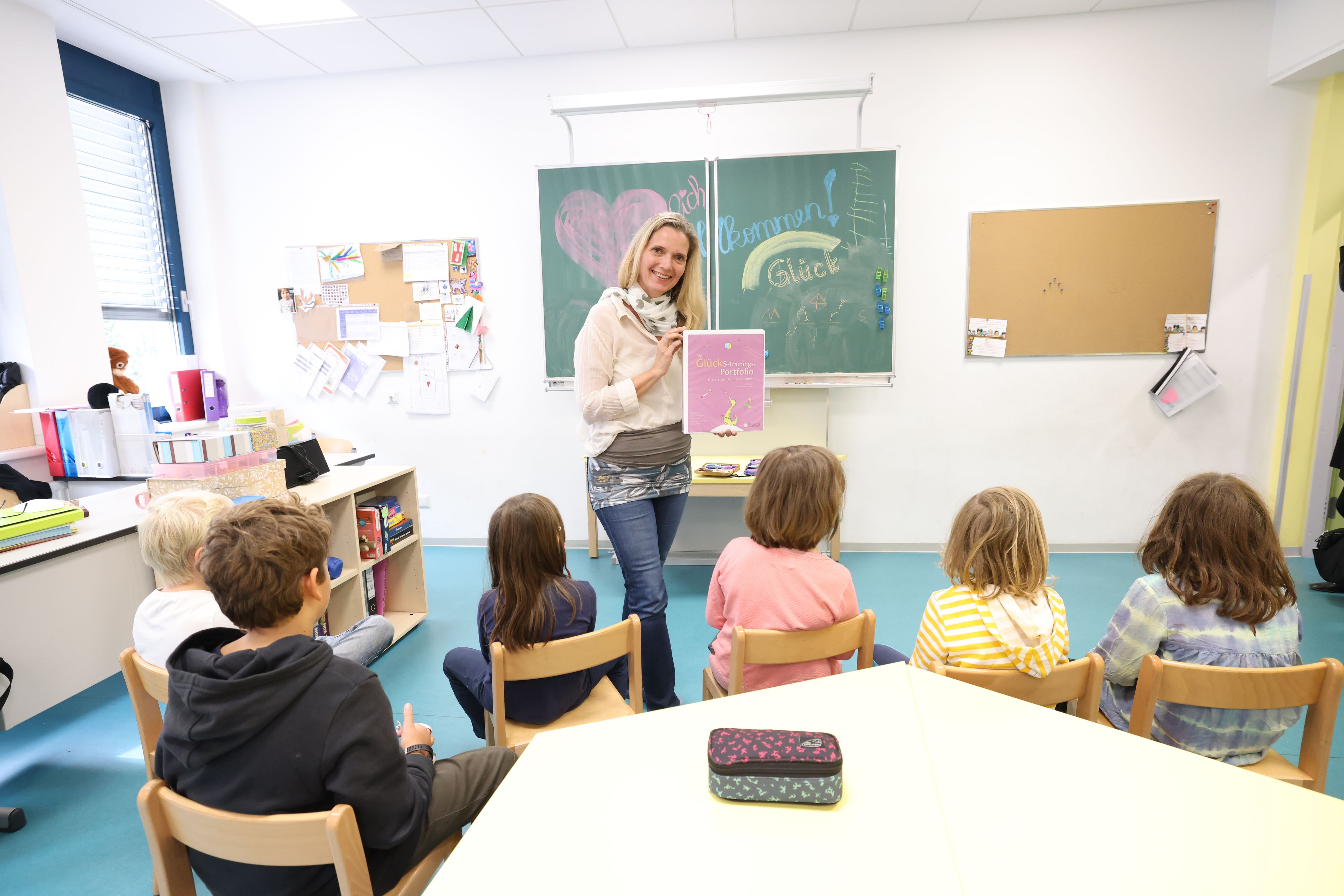 In der Wiener Volksschule Friedrichsplatz-Lerngemeinschaft 15 wird Glück unterrichtet.