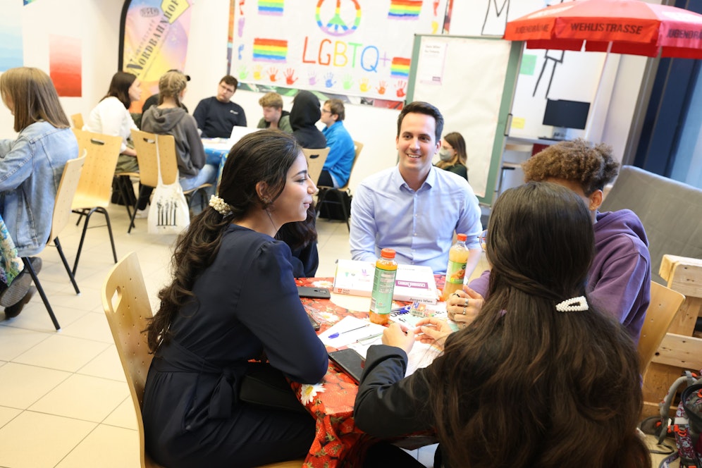 Im November tagt das neue Kinder- und Jugendparlament zum ersten Mal. Ideen, wie Wien zur kinderfreundlichsten Stadt werden kann, werden schon jetzt gesucht. Vizebürgermeister und Jugendstadtrat Christoph Wiederkehr (Neos) zeigte sich beeindruckt von der Kreativität der Wiener Jugendlichen.