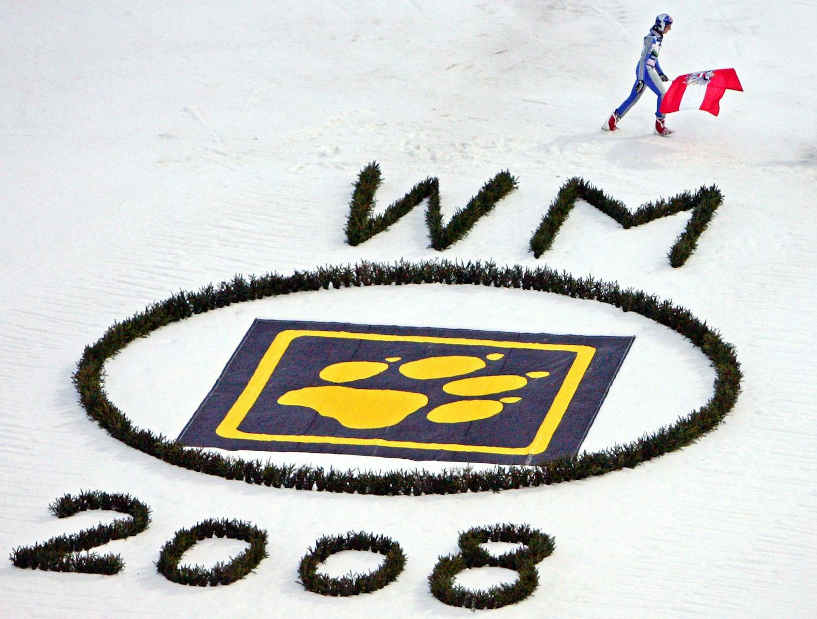 Bei der Skiflug-WM 2008 in Oberstdorf krönt sich der blutjunge Schlierenzauer sowohl im Einzel als auch im Team zum Weltmeister.