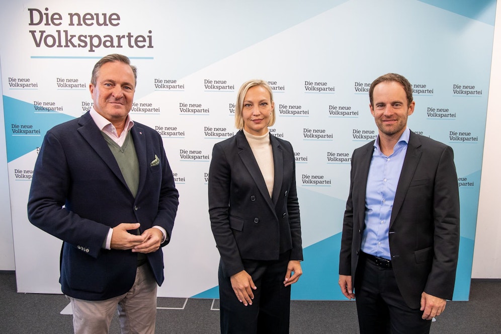 (v.l.n.r.:) Finanzsprecher Manfred Juraczka, Integrationssprecherin Caroline Hungerländer und Klubchef Markus Wölbitsch (alle ÖVP Wien) fordern von der Stadt eine Erhöhung des Entwicklungshilfebudgets. So soll in Afghanistan vor Ort geholfen werden. 