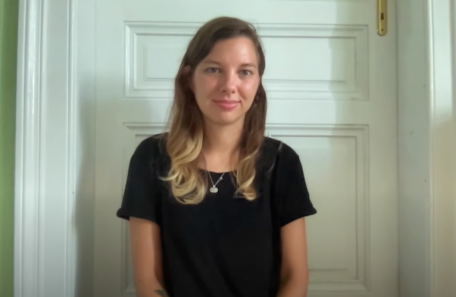 Gehörlose Studentin