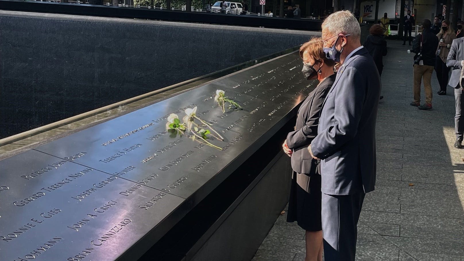 Präsident Van der Bellen und Ehefrau Doris Schmidauer gedachten der Opfer der 9/11-Terroranschläge.