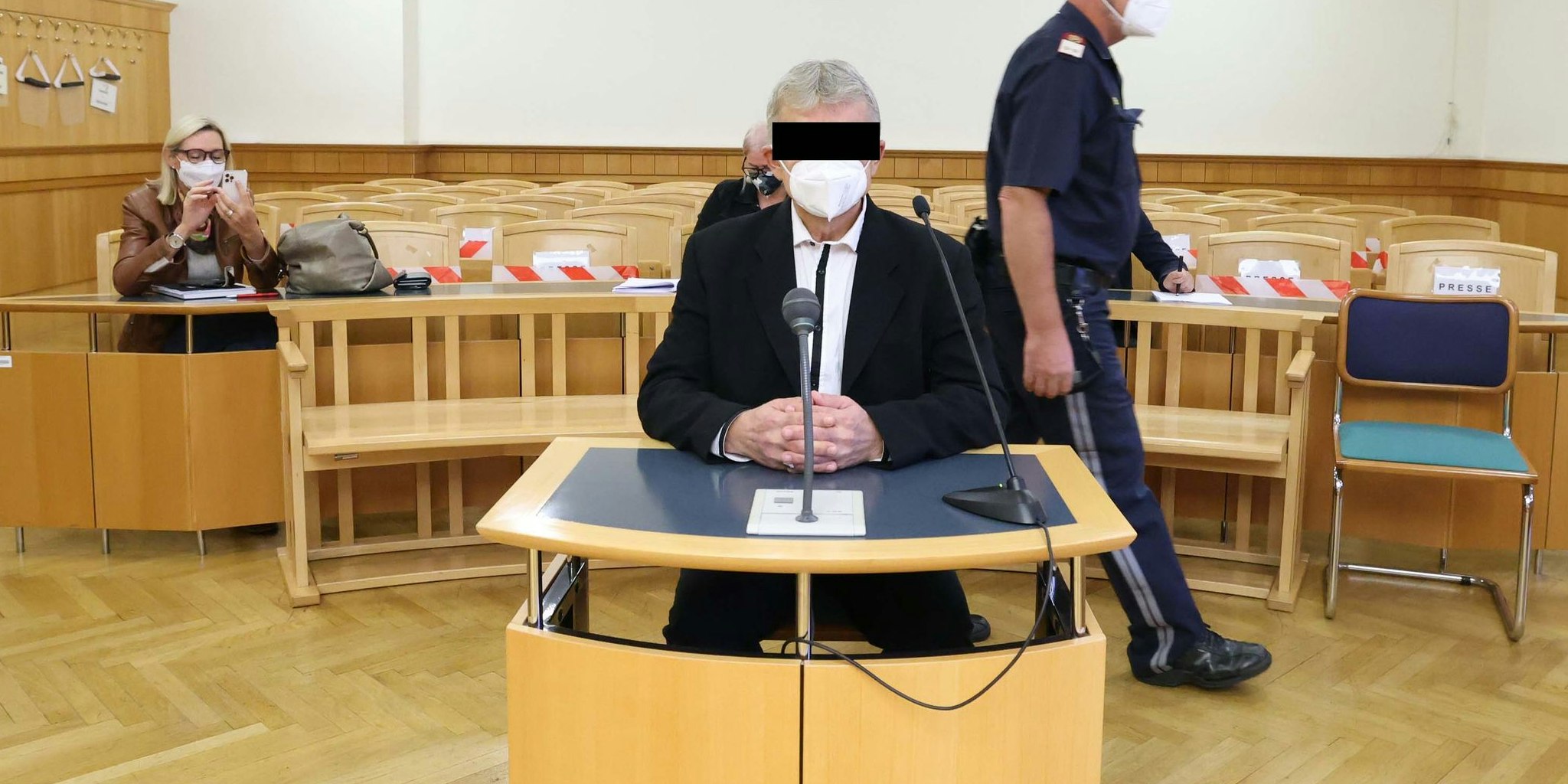 Der Angeklagte vor Gericht.