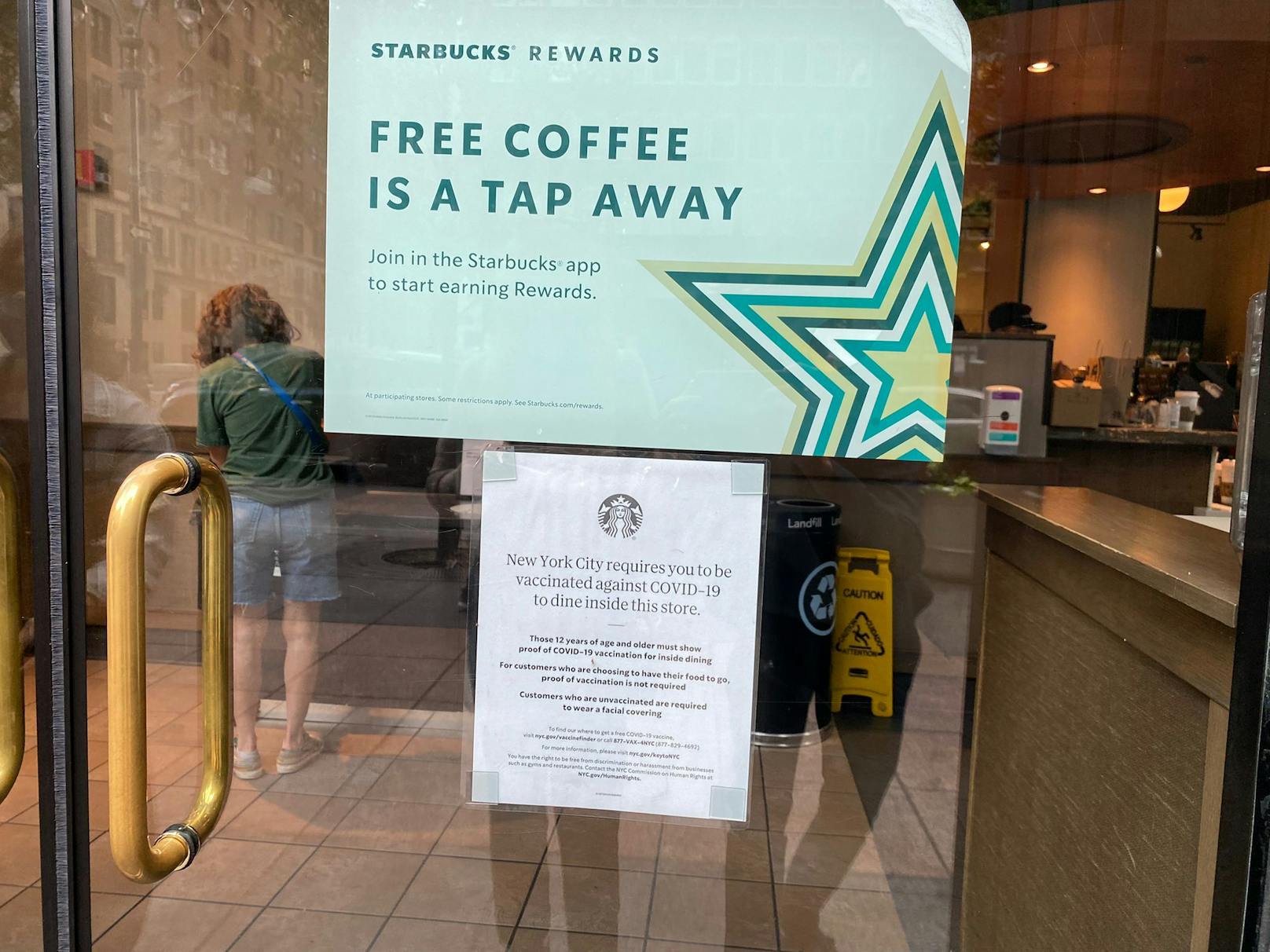 Auch die bekannte Kette Starbucks verlangt das Jaukerl.
