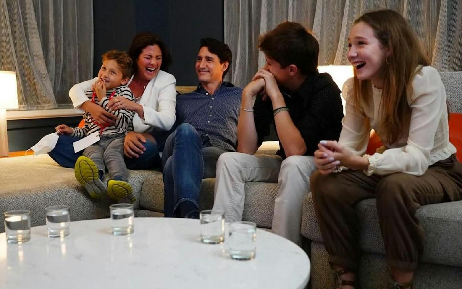 Der kanadische Premierminister verfolgt die Wahlresultate zusammen mit seiner Frau und den Kindern. (20. September 2021)