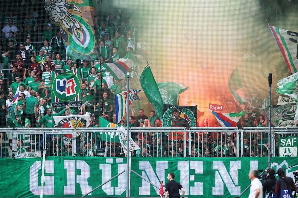 Rapid-Fans müssen künftig geimpft oder genesen sein, um ins Stadion zu kommen.