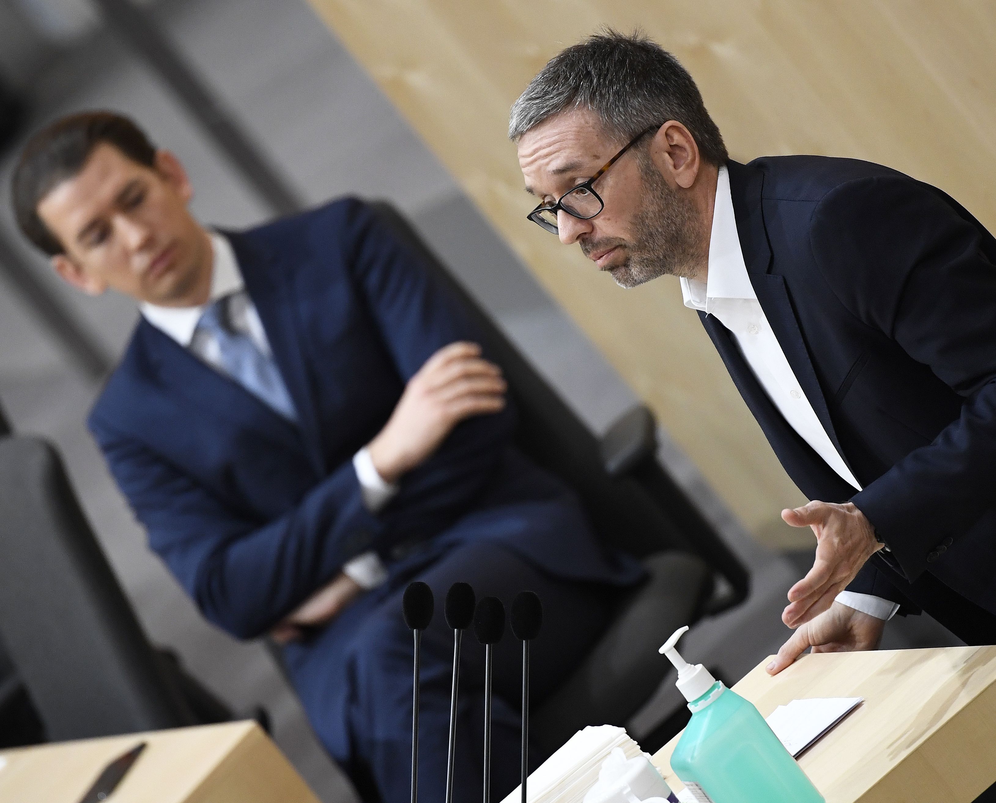 Jetzt fliegen die Fetzen: Kanzler Sebastian Kurz teilt ein Wut-Video gegen FPÖ-Chef Herbert Kickl.