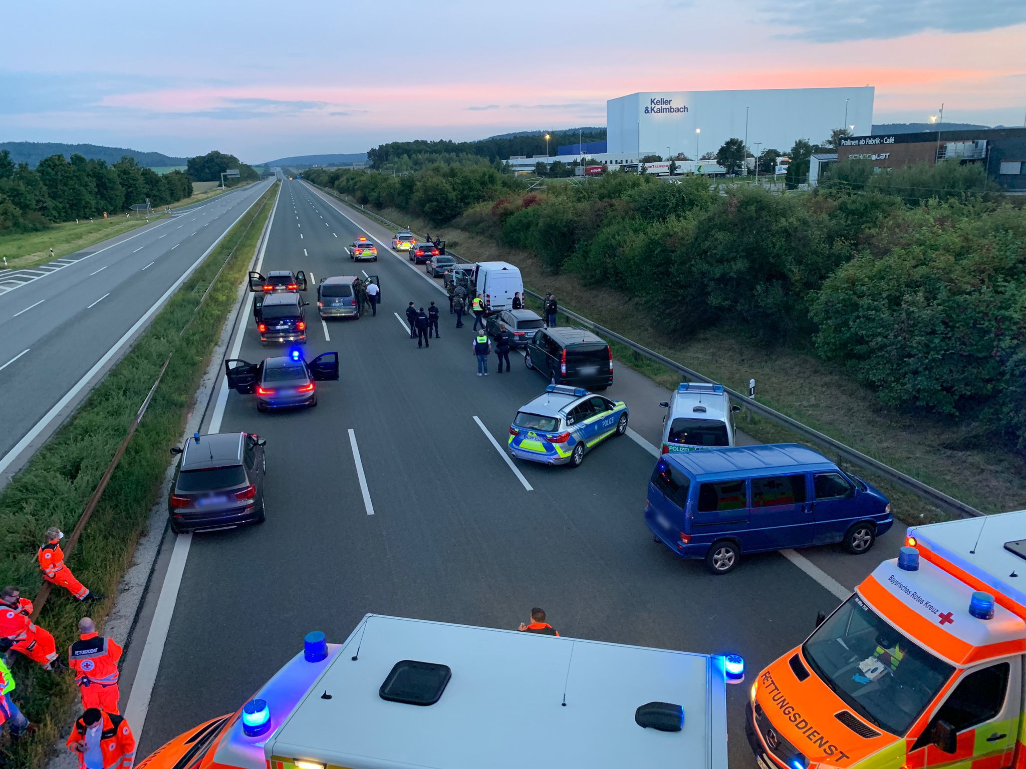 Die Polizei ist bei der mutmasslichen Geiselnahme mit einem Sondereinsatzkommando vor Ort.