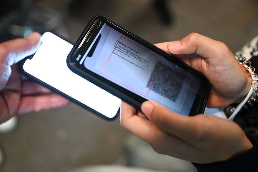 Die Ex-Polizisten sollen bei der Kontrolle von 2G-Nachweisen helfen.