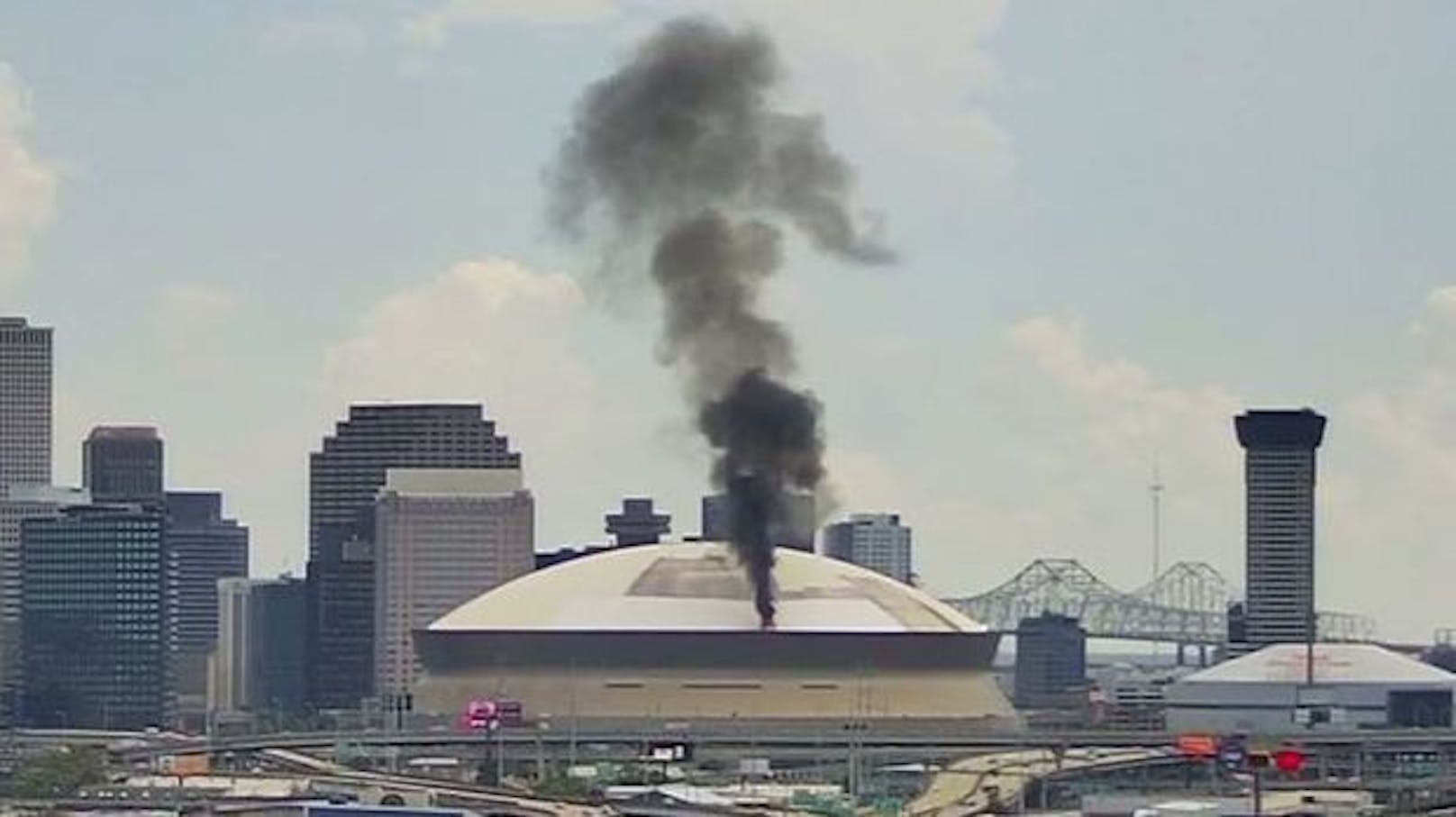 Der Super Dome ine New Orleans ist in Brand geraten. 