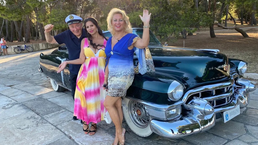 Richard Lugner macht einen Ausflug mit 