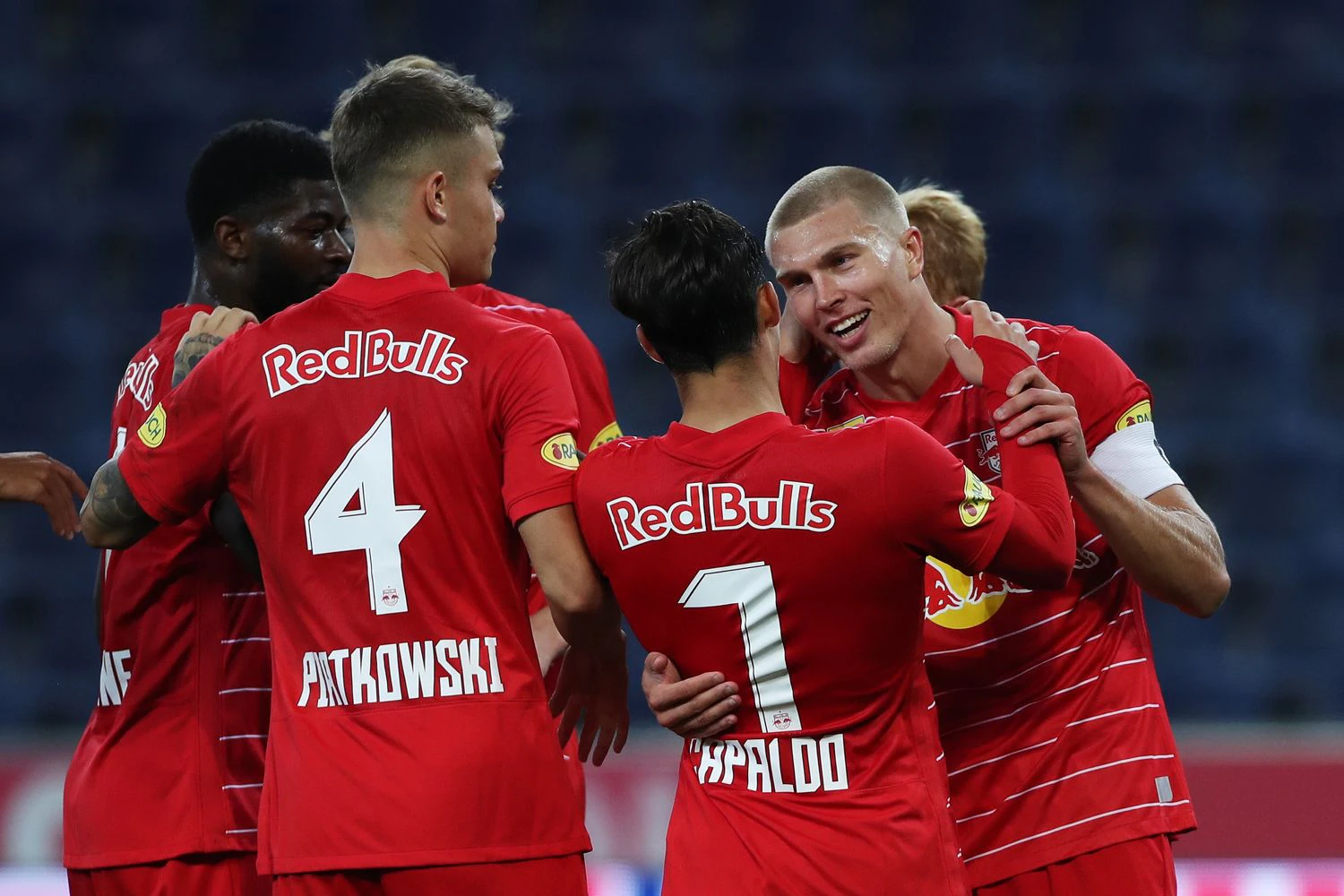 Salzburg spaziert ins Achtelfinale