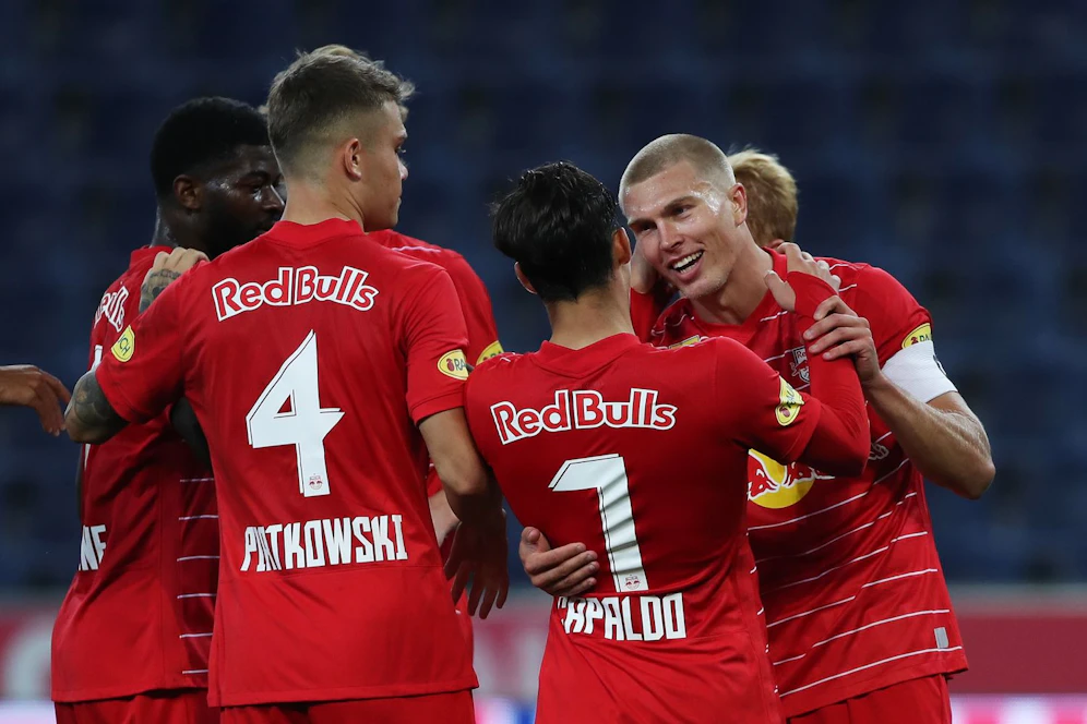 Salzburg spaziert ins Achtelfinale
