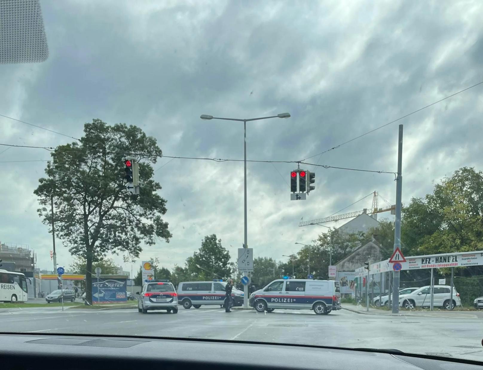 Die Wiener Polizei stand nach <em>"Heute"</em>-Informationen in einem größeren Einsatz im Bezirk Floridsdorf, im Bereich der Siemensstraße.