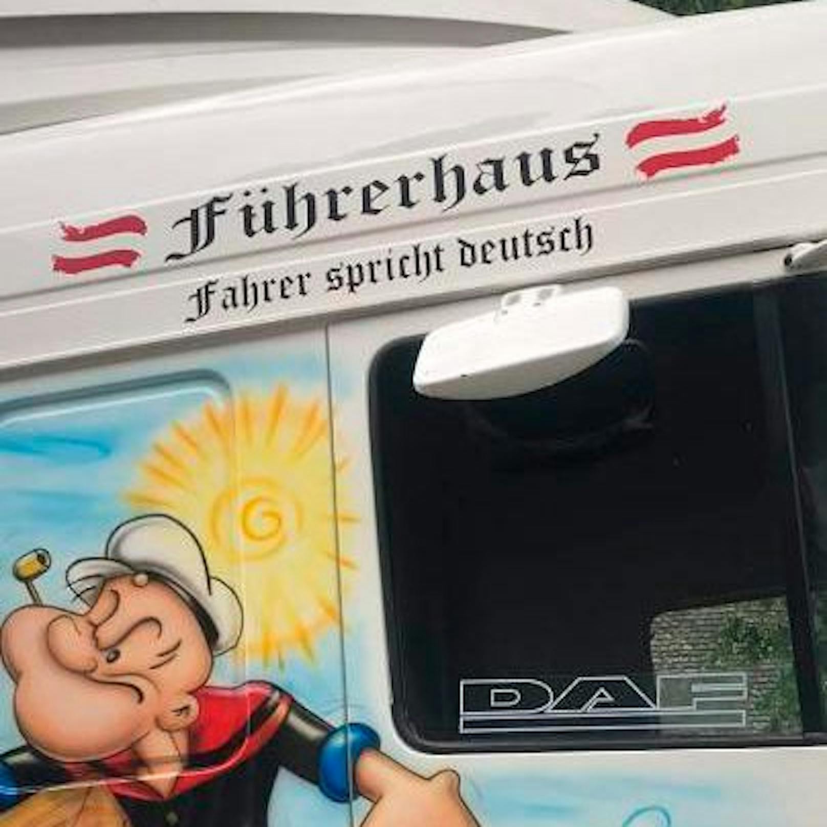 Die Aufschrift "Führerhaus" und "Fahrer spricht deutsch" sorgten im niederösterreichischen Waldviertel für Aufregung.