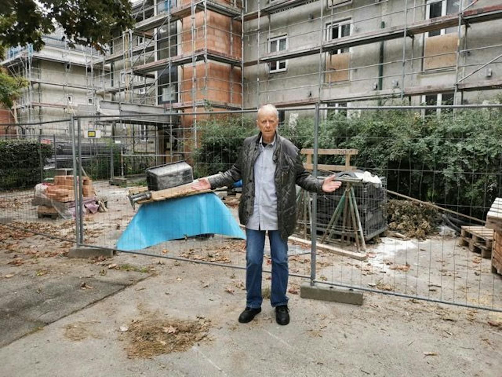 Seit 2014 wird der Gemeindebau in der Jedleseer Straße (Floridsdorf) saniert. Sieben Jahre später müssen die rund 3.000 Bewohner noch immer auf einer Baustelle leben, kritisiert WIFF-Chef Hans Jörg Schimanek.