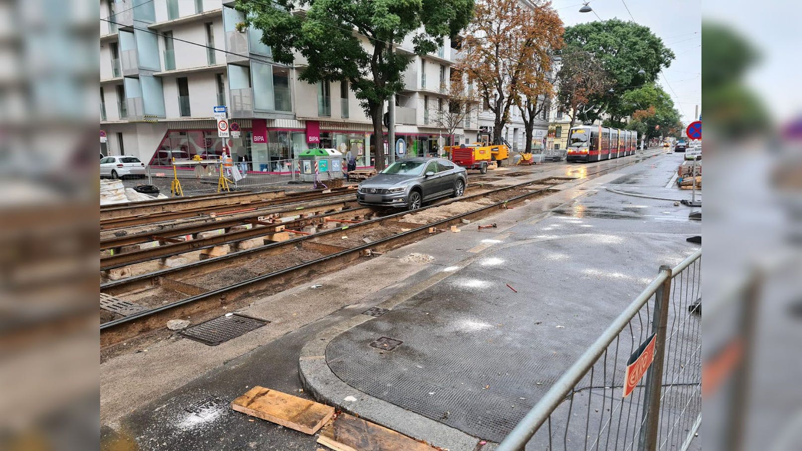 Eine Stunde lang fuhr die Straßenbahnlinie 6 wegen eines unaufmerksamen Autofahrers nicht 