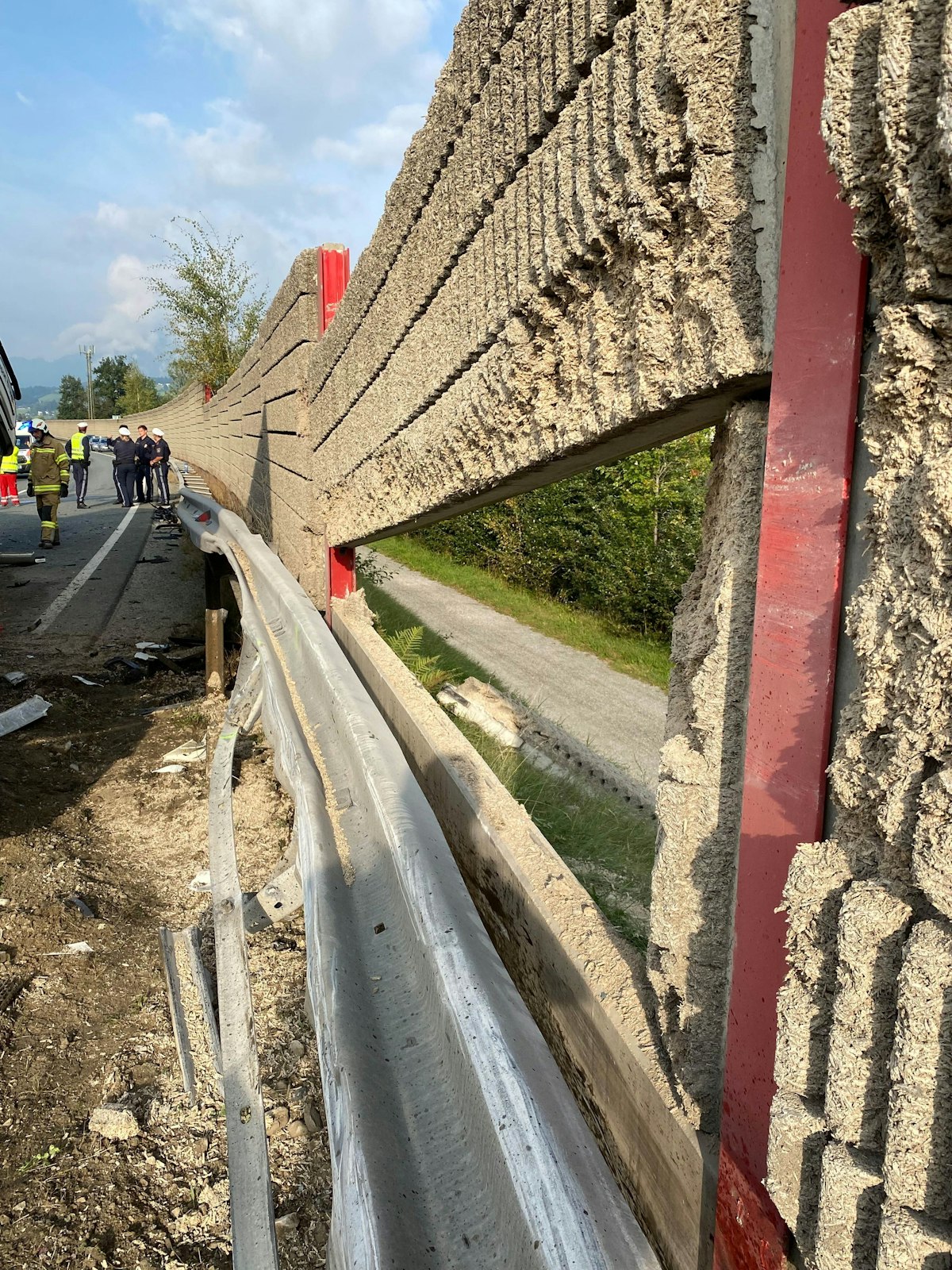 Ein schwerer Verkehrsunfall auf der Loferer Bundesstraße forderte am Morgen des 22. September 2021 ein Todesopfer.