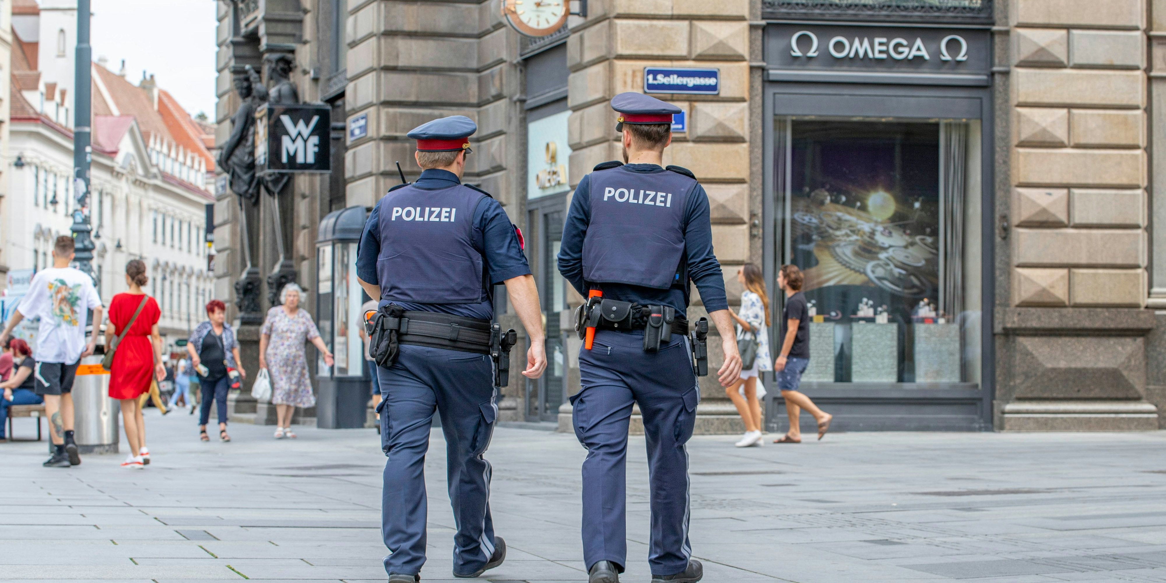 Polizeibeamte auf Streife in Wien