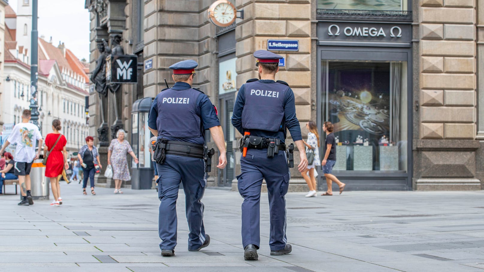 Polizeibeamte auf Streife in Wien