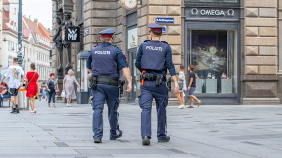 Polizeibeamte auf Streife in Wien