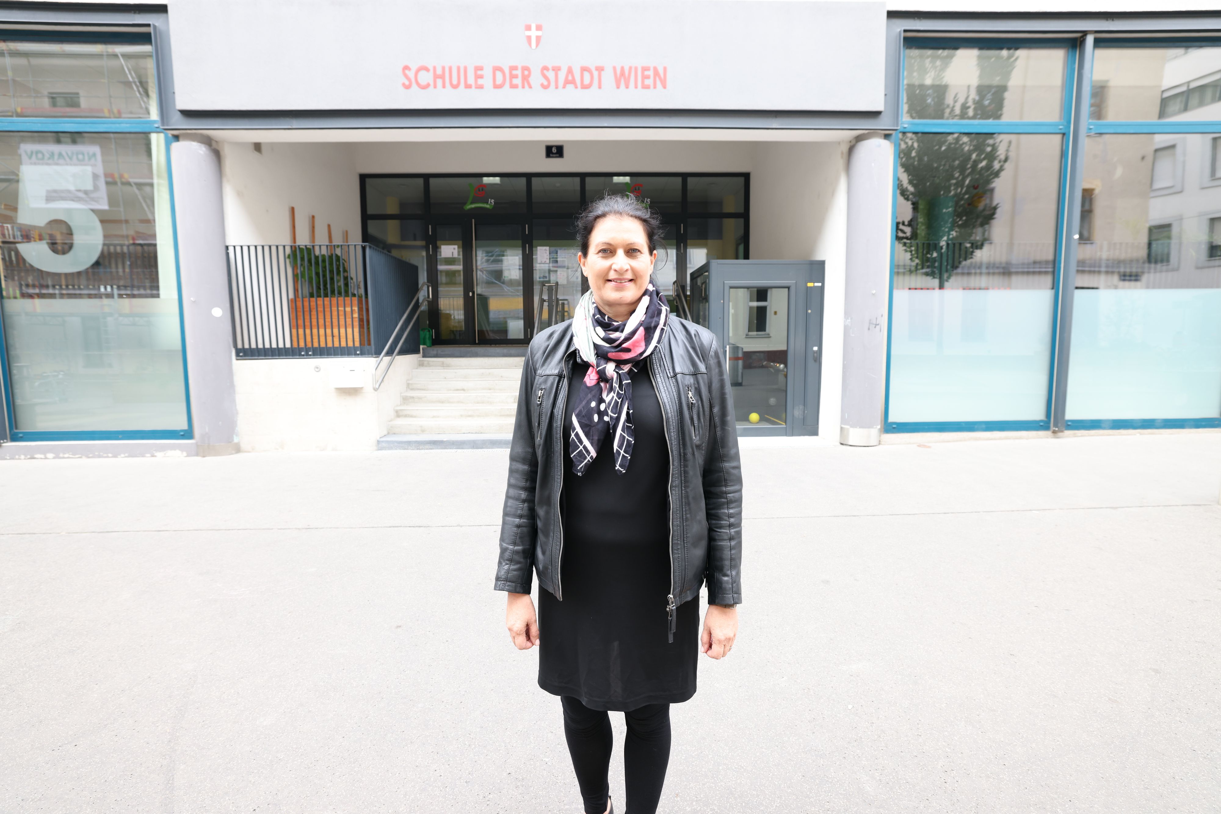 "Der Glücks-Unterricht sorgt für ein tolles Miteinander an der Schule", sagt Direktorin Christine Stadlmann. 