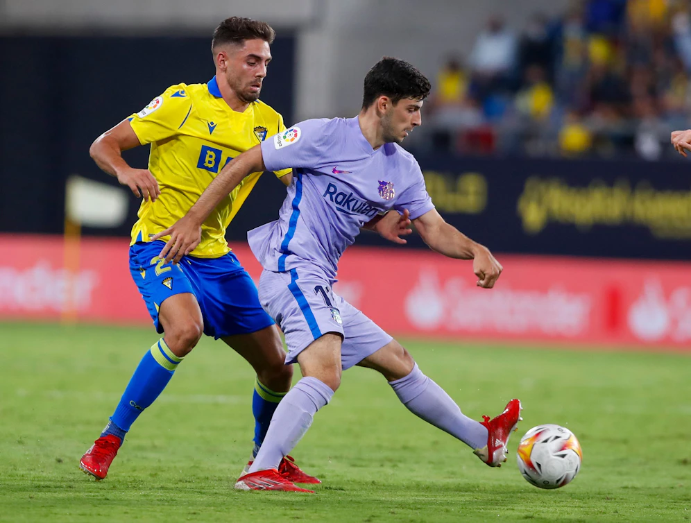 Yusuf Demir im Duell mit Cadiz. 