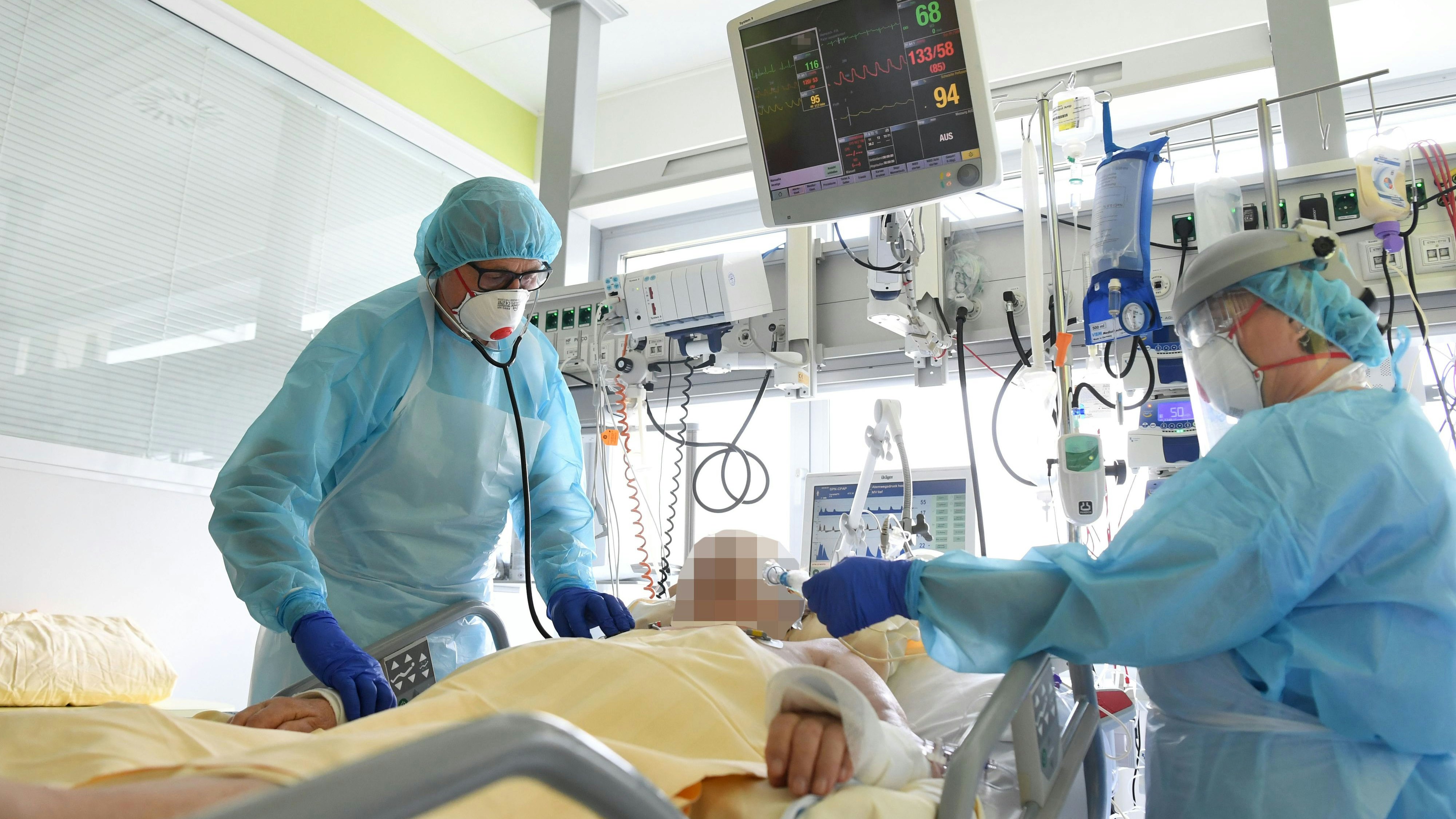 Weil seine Lunge versagte, musste der Jugendliche bereits kurz nach seiner Aufnahme auf die Intensivstation verlegt werden. Symbolbild