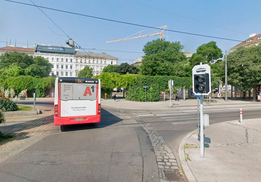An diesem Zebrastreifen an der Ausfahrt Klosterneuburger Straße des Kreisverkehrs Gaußplatz kam es zur Kollision.