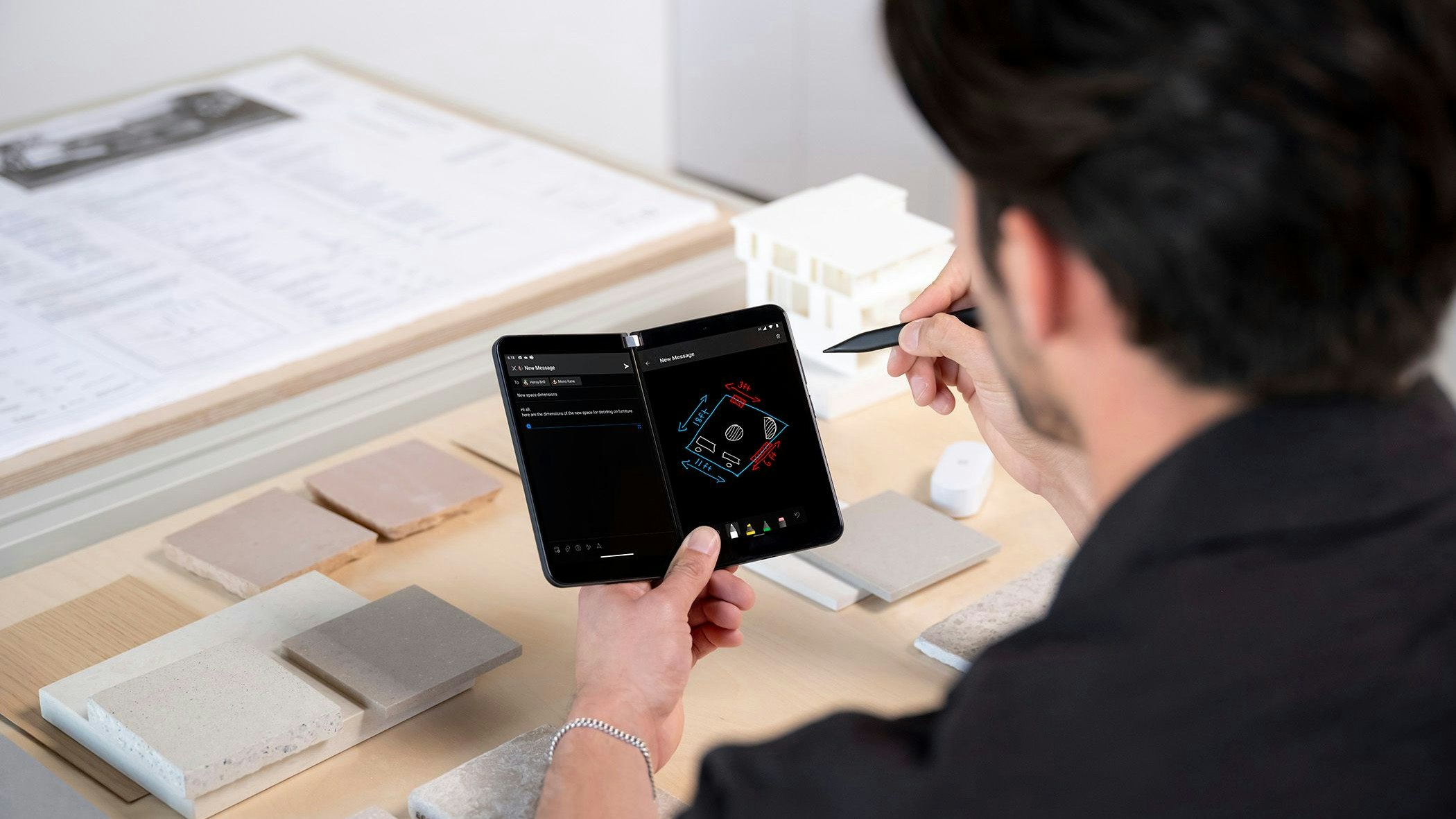 Das Falthandy ist ab 15. November zu haben. 