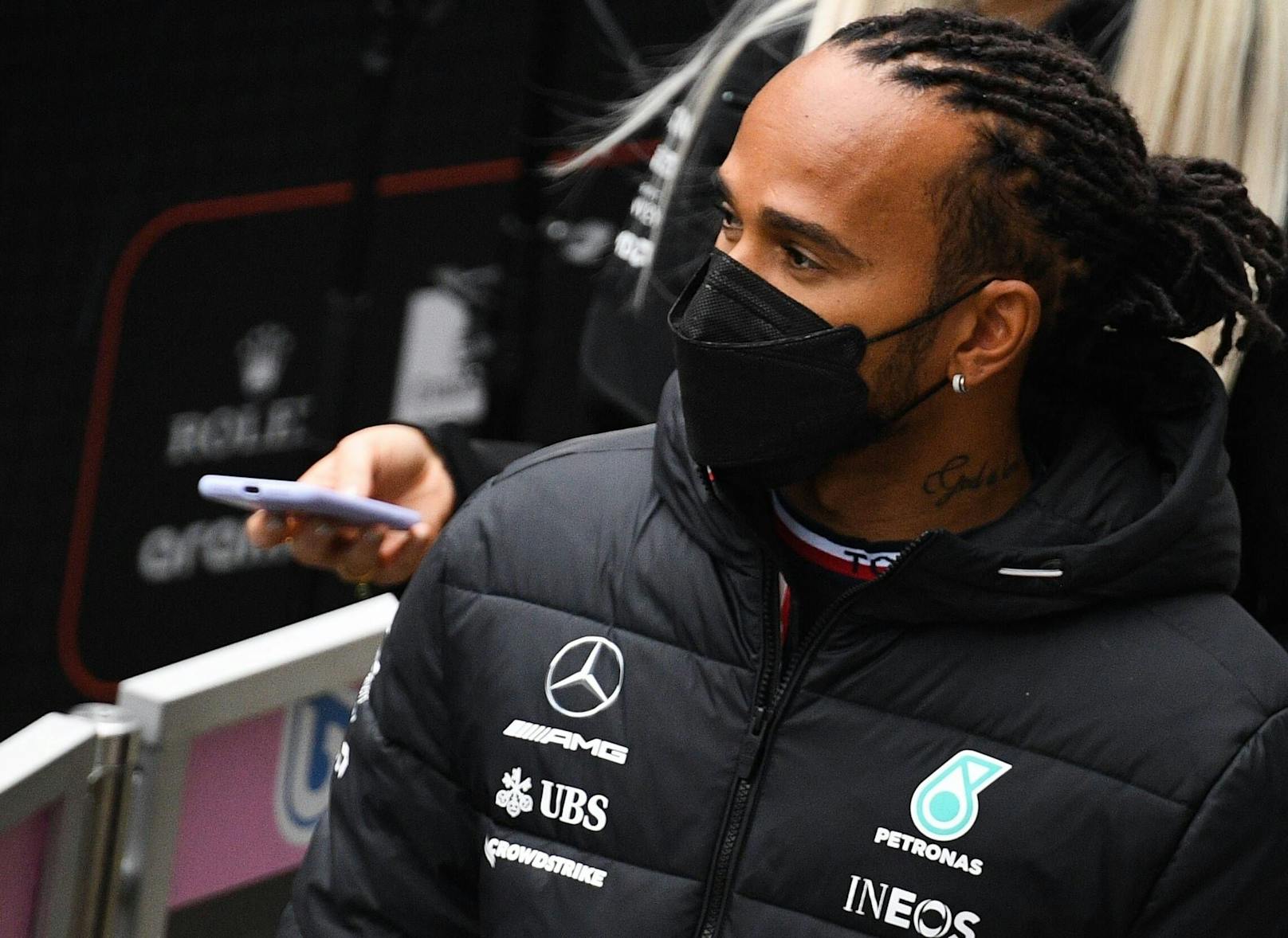Formel-1-Weltmeister Lewis Hamilton wehrt sich gegen die Red-Bull-Kritik