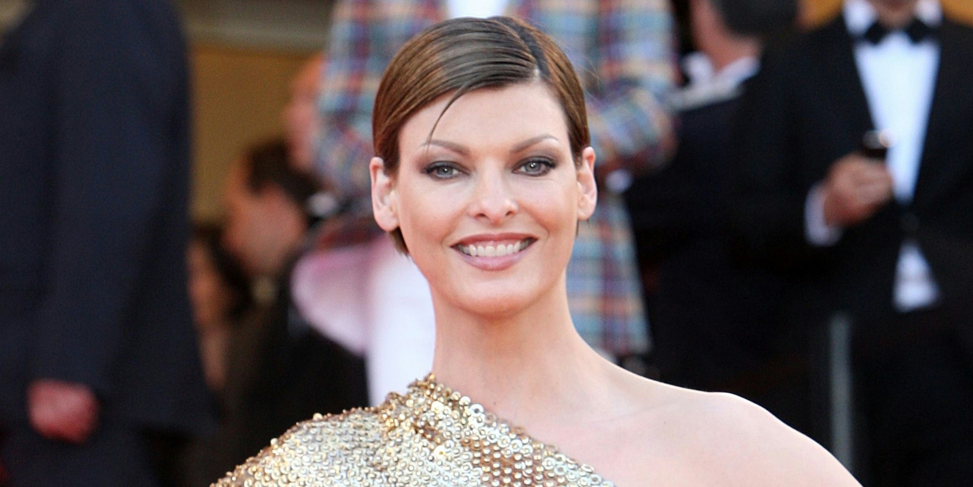 Download von www.picturedesk.com am 23.09.2021 (22:37).  File photo dated 18/05/08 of Linda Evangelista arriving for the screening of 'Indiana Jones and the Kingdom of the Crystal Skull' during the 61st Cannes Film Festival in Cannes, France. Supermodel Linda Evangelista has said she has been left "permanently deformed" after undergoing a cosmetic procedure. The catwalk star, who was one of the most famous models of the 1990s, said she has developed paradoxical adipose hyperplasia (PAH), adding this has "destroyed my livelihood" and sent her into "a cycle of deep depression", which has led to her becoming a recluse. - 20210922_PD16828 - Rechteinfo: Rights Managed (RM)