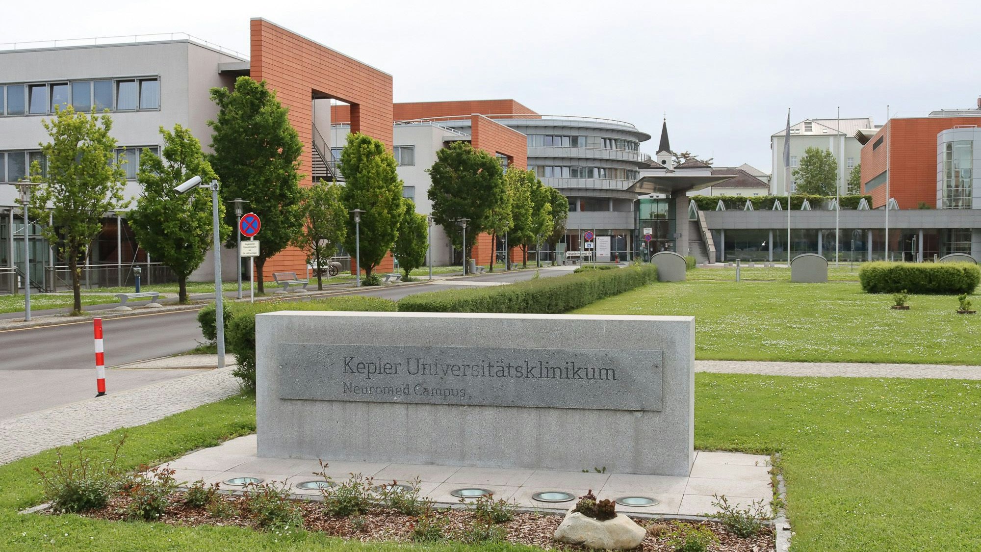 Der junge Mann verstarb nach über einem Monat intensivster Behandlung am Kepler Uniklinikum in Linz.